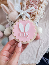 Scalloped round Easter tag