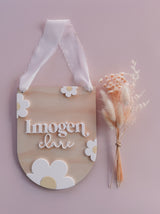 Hanging daisy plaque with name