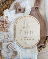 Oval pregnancy announcement plaque