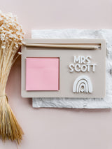 Sticky/post-it note and pen holder