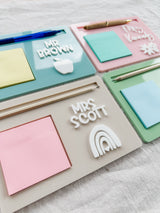 Sticky/post-it note and pen holder
