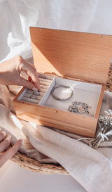 Wooden single or multilayer jewellery box - Bunch of daisies