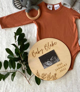 Pregnancy announcement with area for ultrasound photo